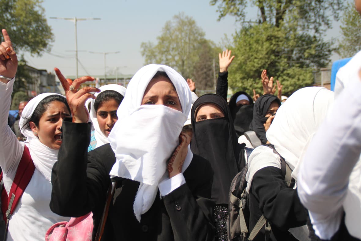 Students in Kashmir protest against Indian government