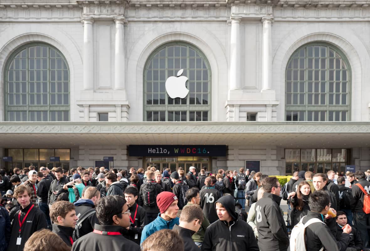 Crowds Outside the Apple WWDC