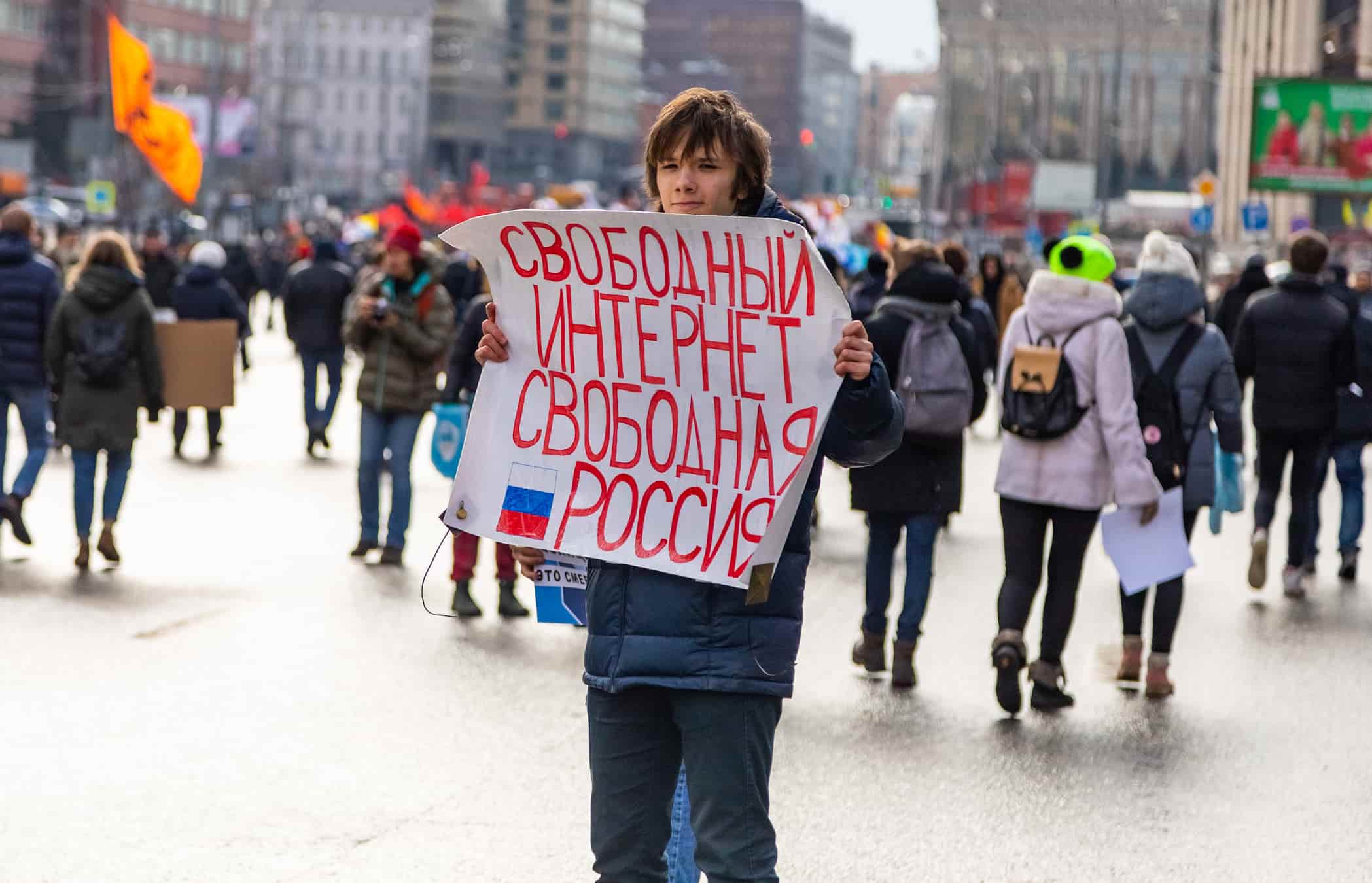 A protestor marching against Russia's increasing internet censorship laws