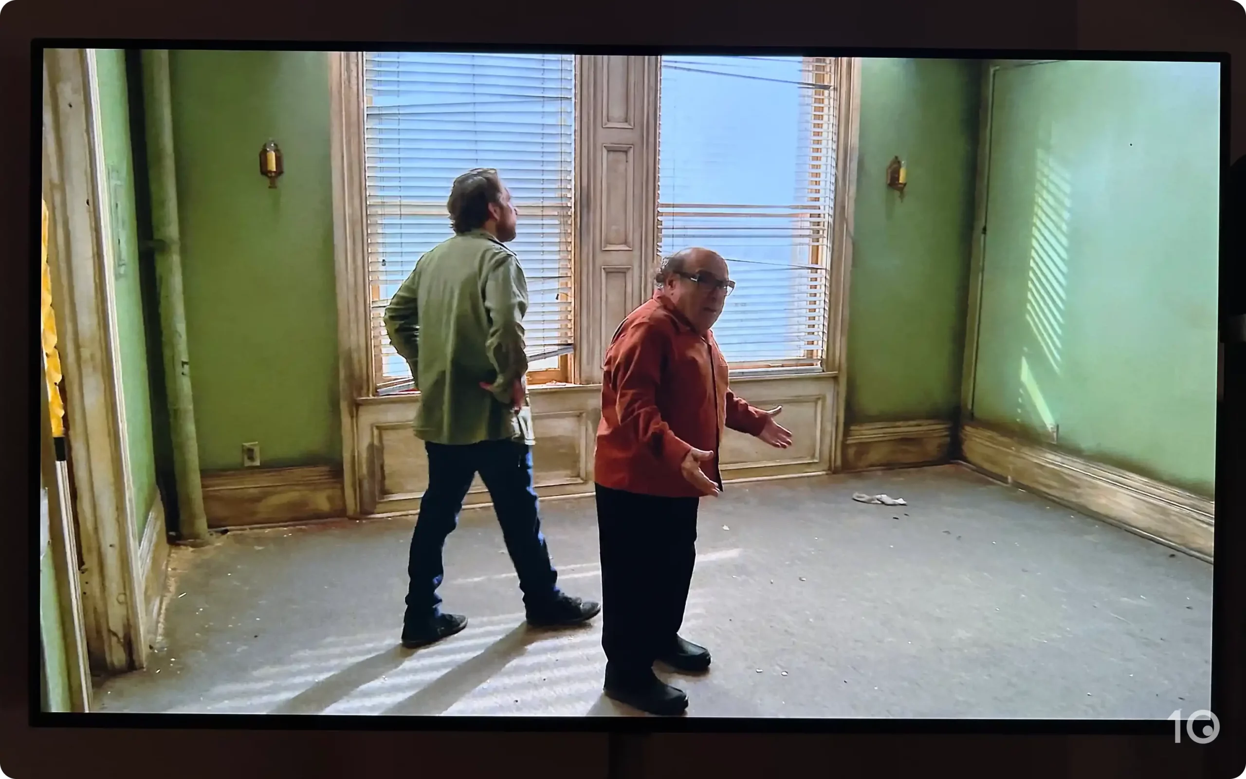 Image of TV show, " It's Always Sunny in Philadelphia", being accessed on an LG TV on UK Netflix using Smart DNS.