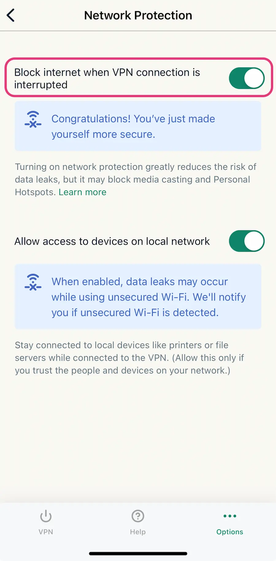 Die iOS-App-Einstellungen von ExpressVPN. Es werden zwei Schalter angezeigt: „Internet blockieren, wenn die VPN-Verbindung unterbrochen ist“, der als Notausschalter fungiert, ist aktiviert und hervorgehoben.