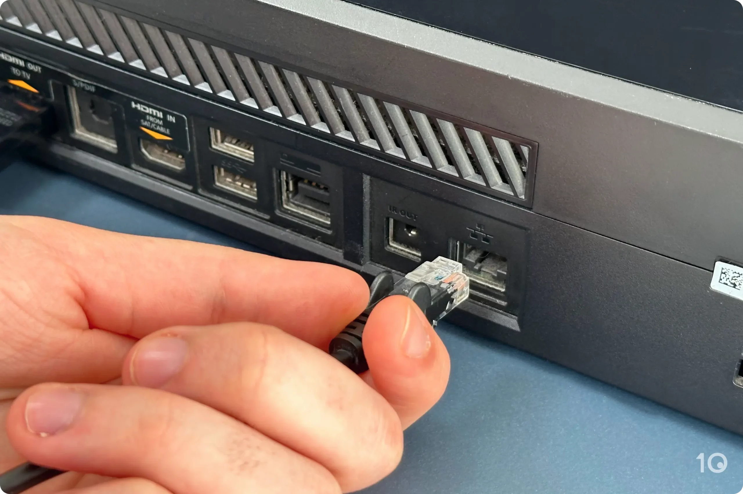 Connecting an ethernet cable to an Xbox